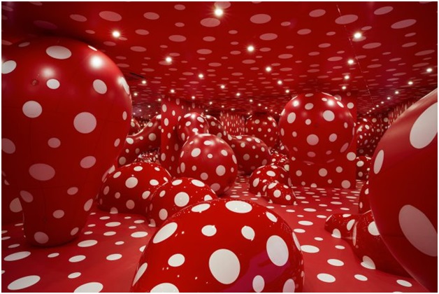 You are currently viewing Yayoi Kusama – genialitatea prin pictură